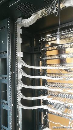 弱電工程機柜施工理線 哪個方案最佳？